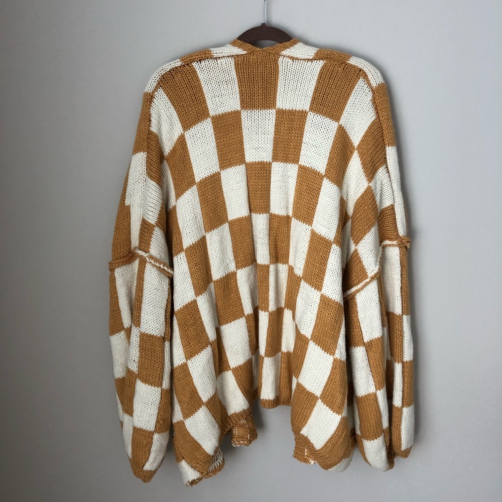 Oversized, checkered cardigan
